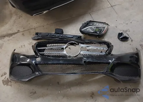 2015 Mercedes-Benz C-Class C 300 z USA, uszkodzony, nr VIN 55SWF4KBXFU058480